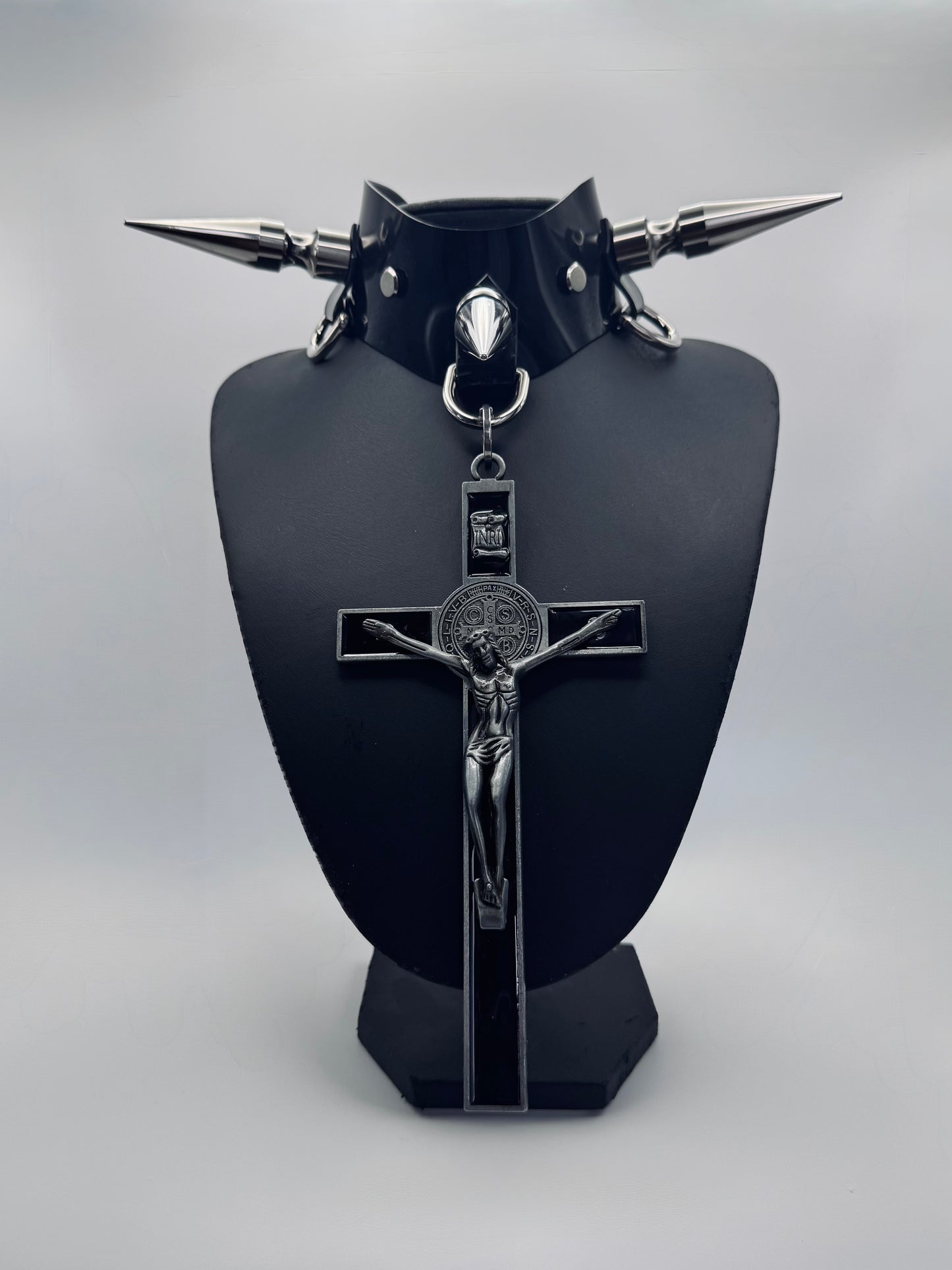 Cross Choker